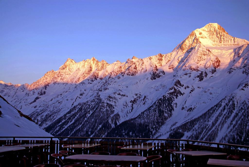 Alpenhotel Zur Wildi Lauchernalp Wiler الغرفة الصورة