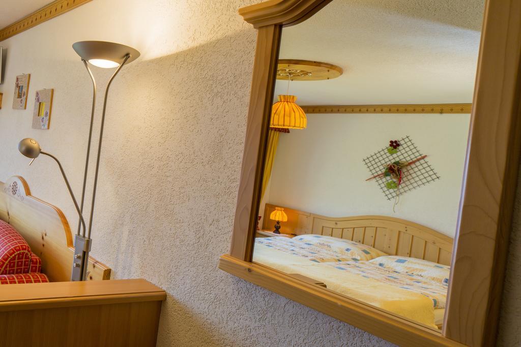 Alpenhotel Zur Wildi Lauchernalp Wiler الغرفة الصورة