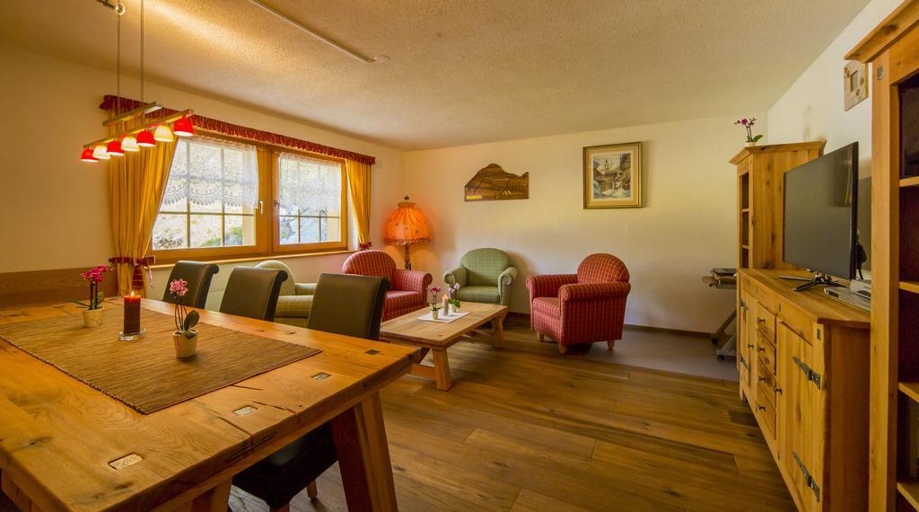 Alpenhotel Zur Wildi Lauchernalp Wiler المظهر الخارجي الصورة